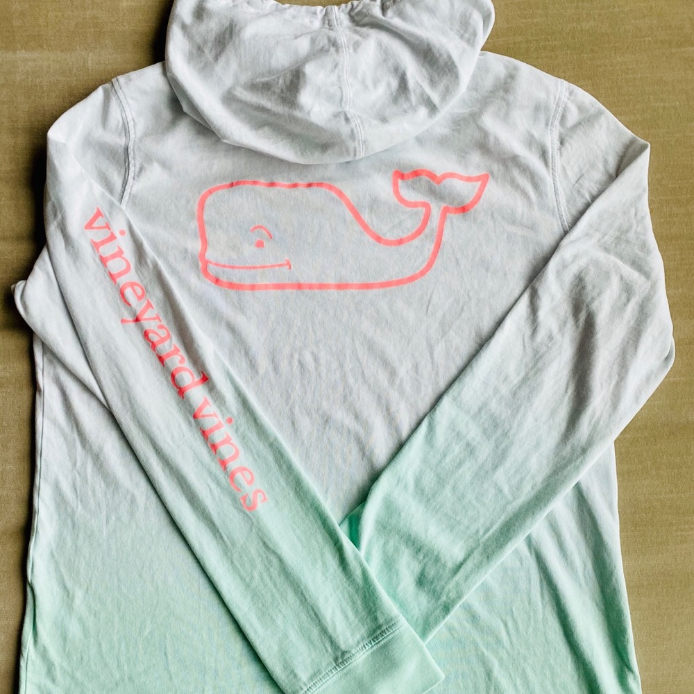 EUC  Vineyard Vines LS hoodie T-shirt